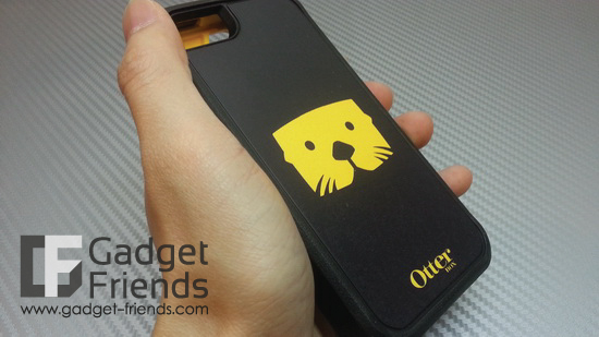 Otterbox iPhone 5 Defender Otter Character Sereis เคสมือถือ เคส iPhone5 สุดแจ่มมาพร้อมกับ Grip และลวดลายแมวน้ำตามแบบฉบับ Otterbox เท่โดดเด่นพร้อมการปกป้องสูงสุด 3 ชั้น สะดวกพกพาไปทุกที่